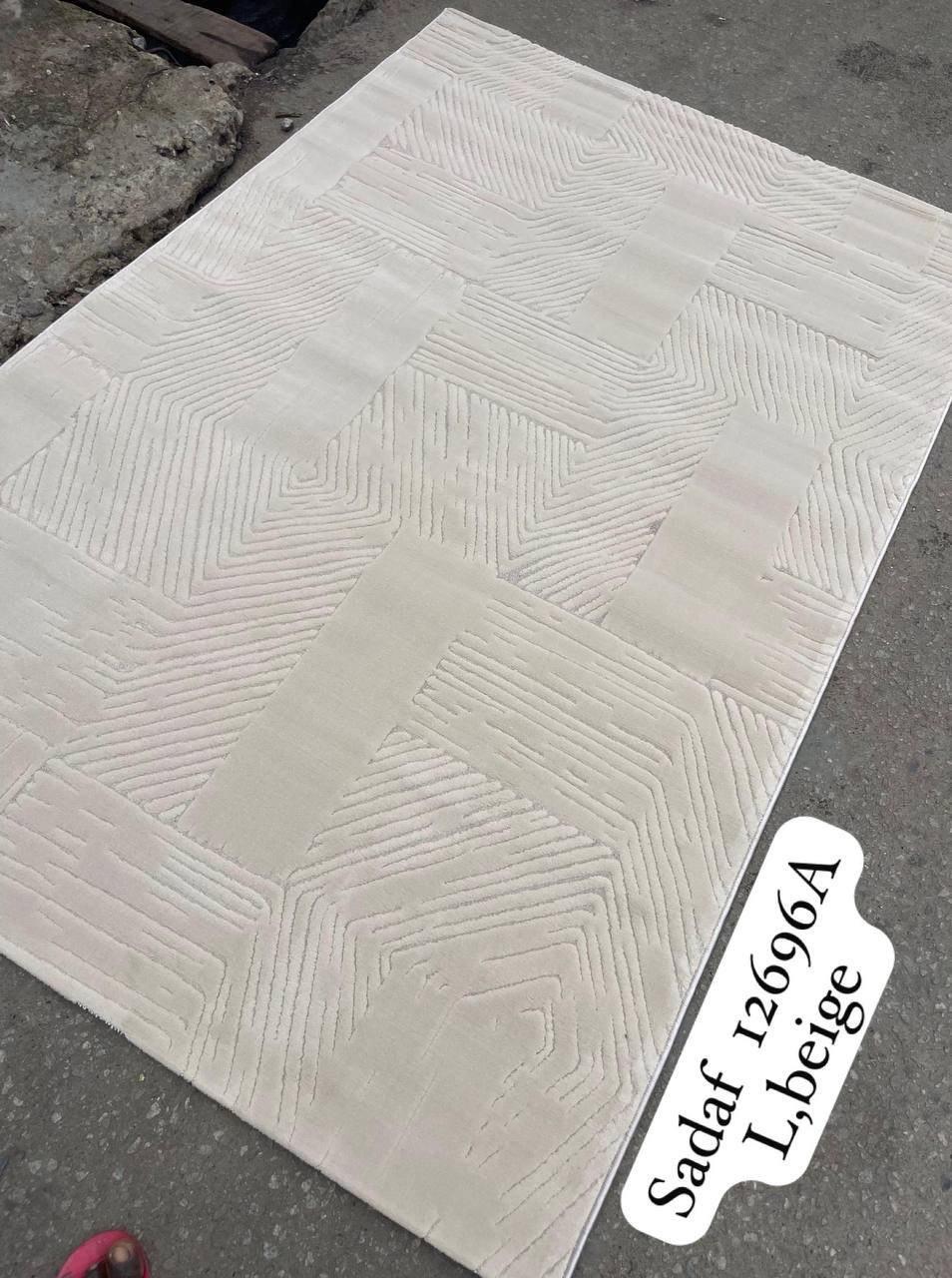 High Quality Turkish Center Rug in beige, 5ft x 7ft