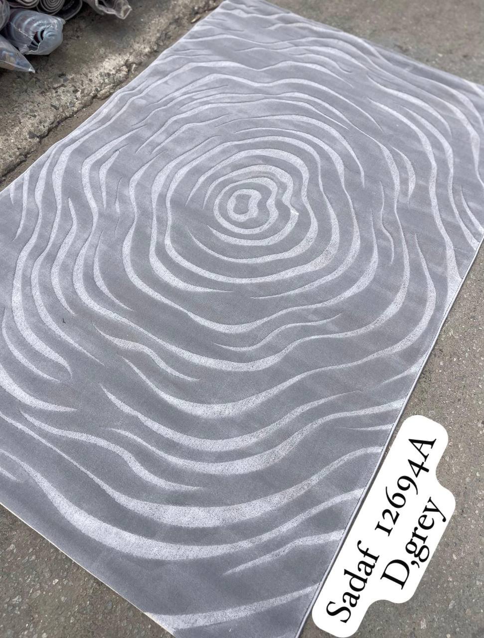 High Quality Turkish Center Rug in grey, 5ft x 7ft